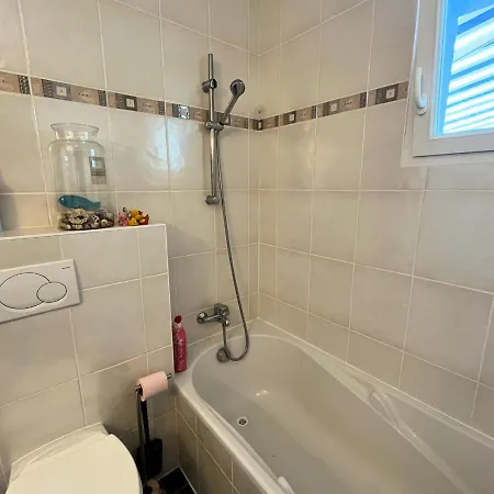 Oasis - 3 Confortables - Piscine Privee & Barbecue 别墅