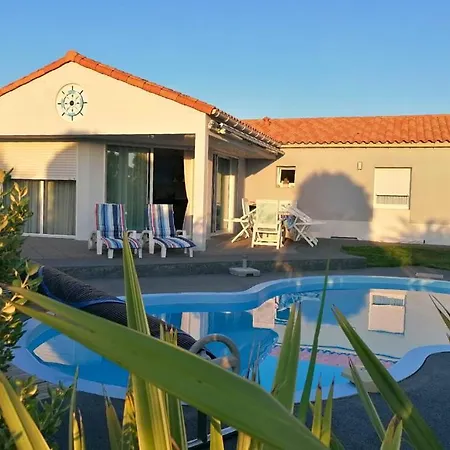 Oasis - 3 Confortables - Piscine Privee & Barbecue 别墅